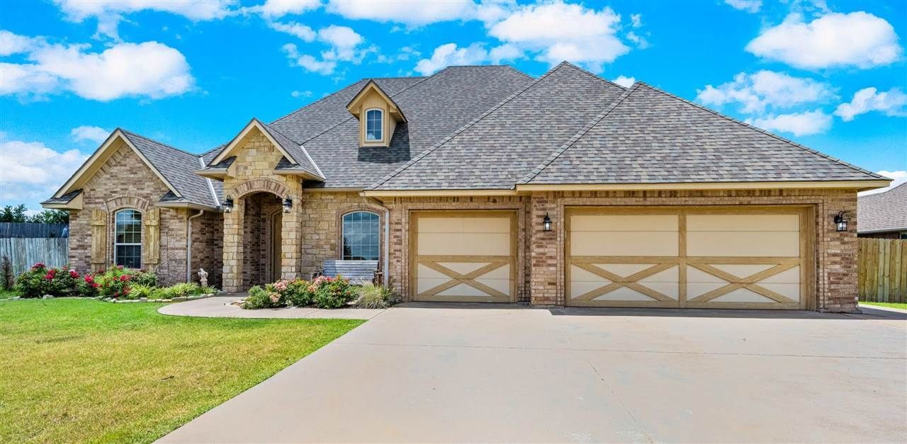 1005 Hummingbird Dr, Cache, OK 73527 Main Photo