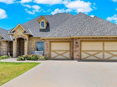 1005 Hummingbird DR, Cache, OK 73527