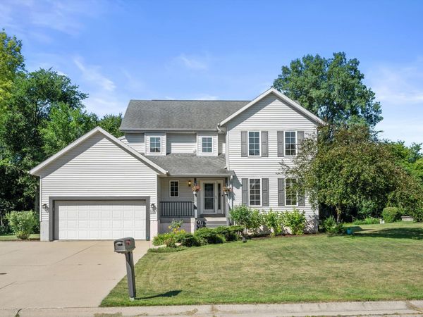 W161N5785 Cheryln Dr, Menomonee Falls, WI 53051
