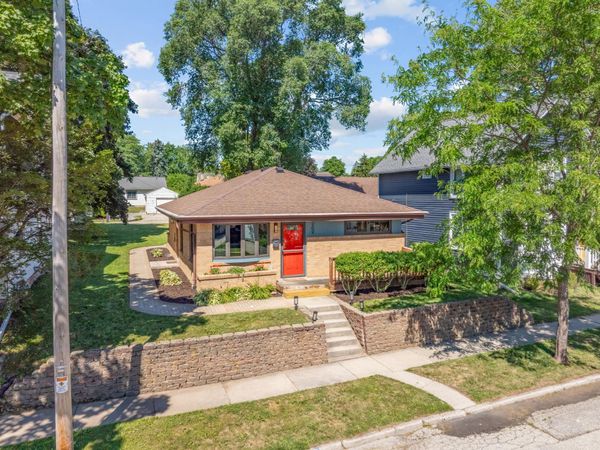 209 S Garfield Ave, Port Washington, WI 53074