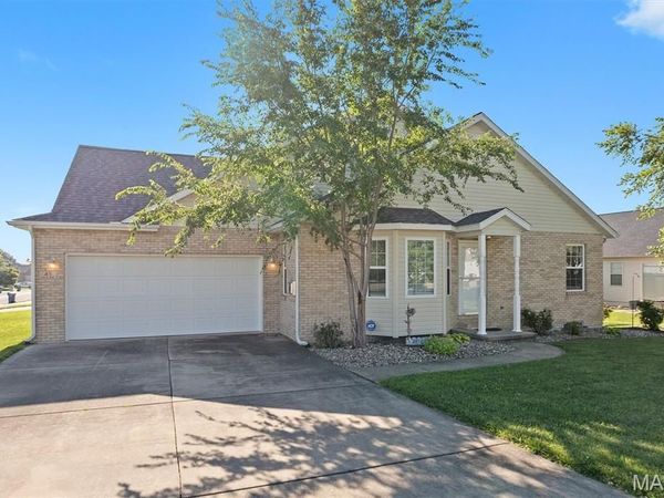 45 Chase Way , Highland, IL 62249