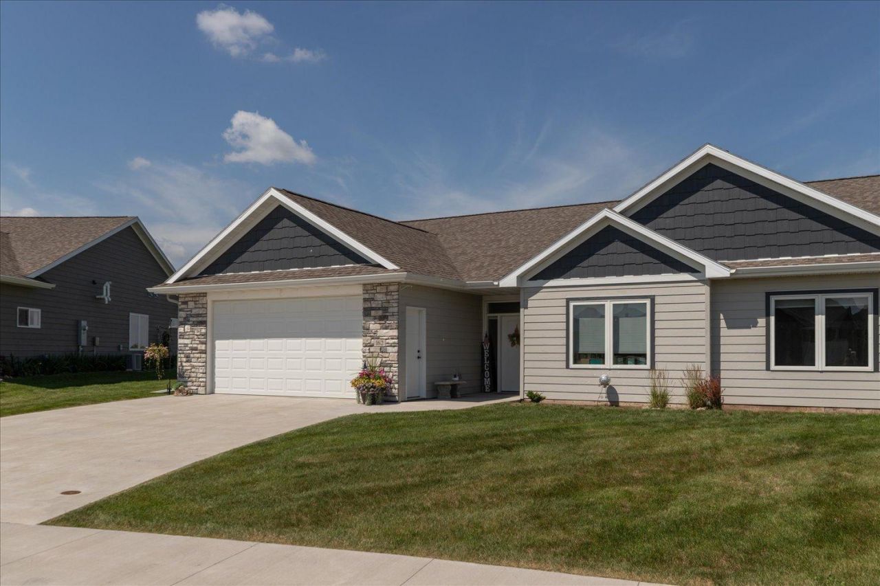 162 Sandstone Drive NW, Eyota, MN 55934