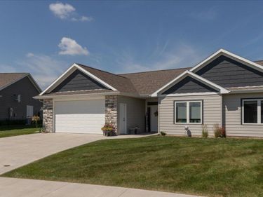 162 Sandstone Drive NW, Eyota, MN 55934