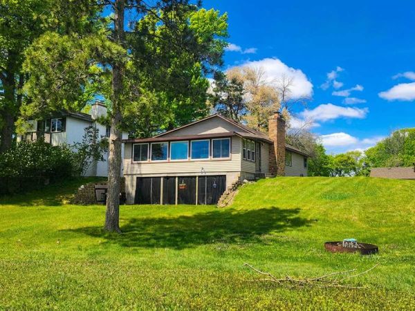 18329 Lakeview Point Drive NE, Wyoming, MN 55092
