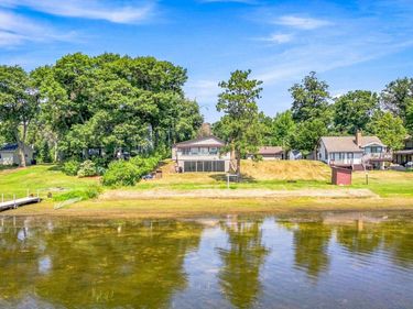 18329 Lakeview Point Drive NE, Wyoming, MN 55092