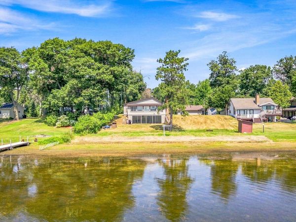 18329 Lakeview Point Drive NE, Wyoming, MN 55092