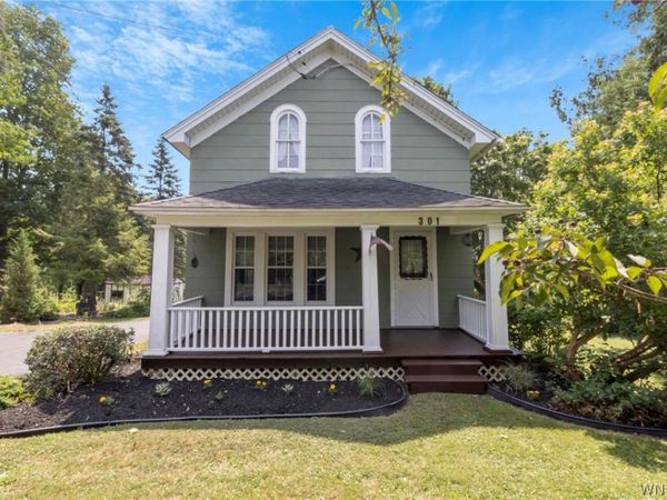 301 Bennett Road , Buffalo, NY 14227