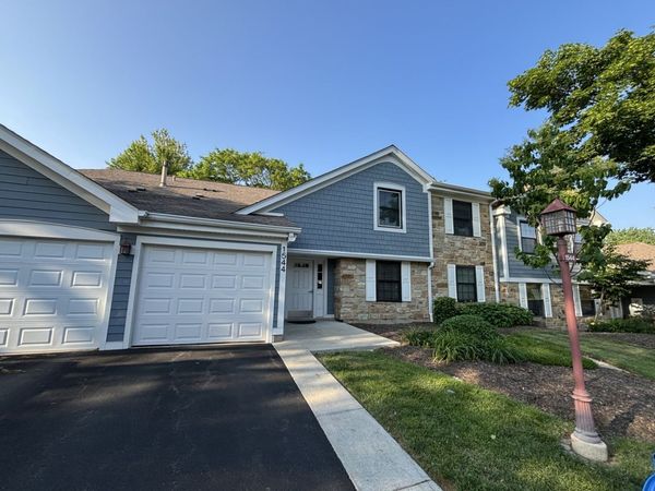 1544 Williamsburg Drive , Unit B2, Schaumburg, IL 60193