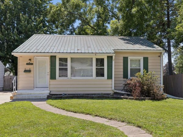 1241 8th Avenue S, Clinton, IA 52732