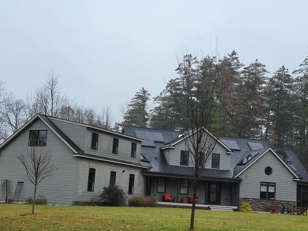 19 Metacomet Drive, Unit 2 above garage, Sandown, NH 03873
