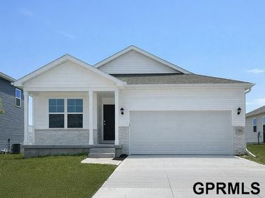 11977 S 114th Avenue, Papillion, NE 68046