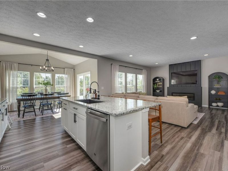 8133 Ashford Circle, North Ridgeville, OH 44039 Photo 8