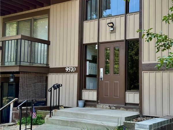 9570 Cove Drive , North Royalton, OH 44133
