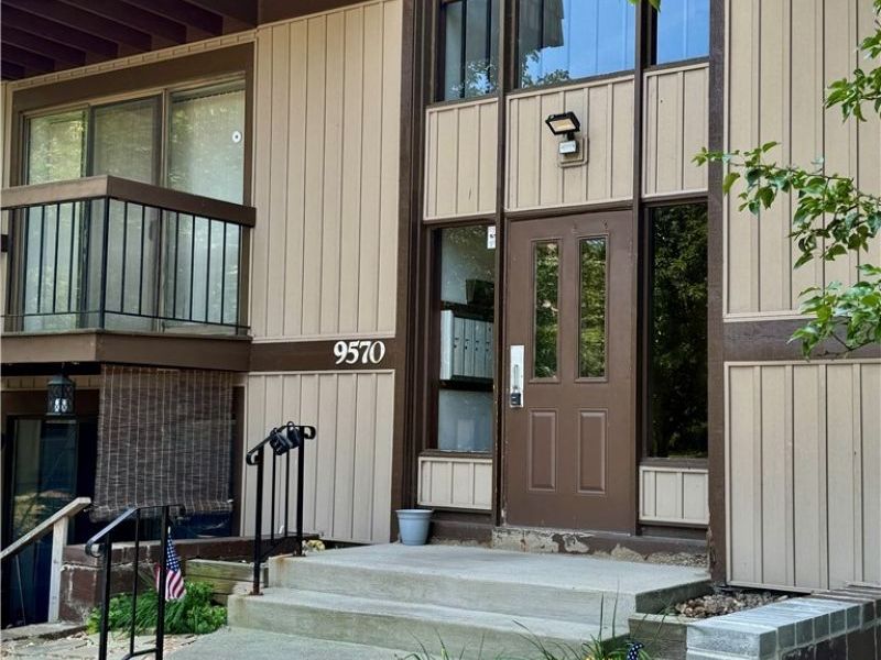 9570 Cove Drive, North Royalton, OH 44133 Photo 1