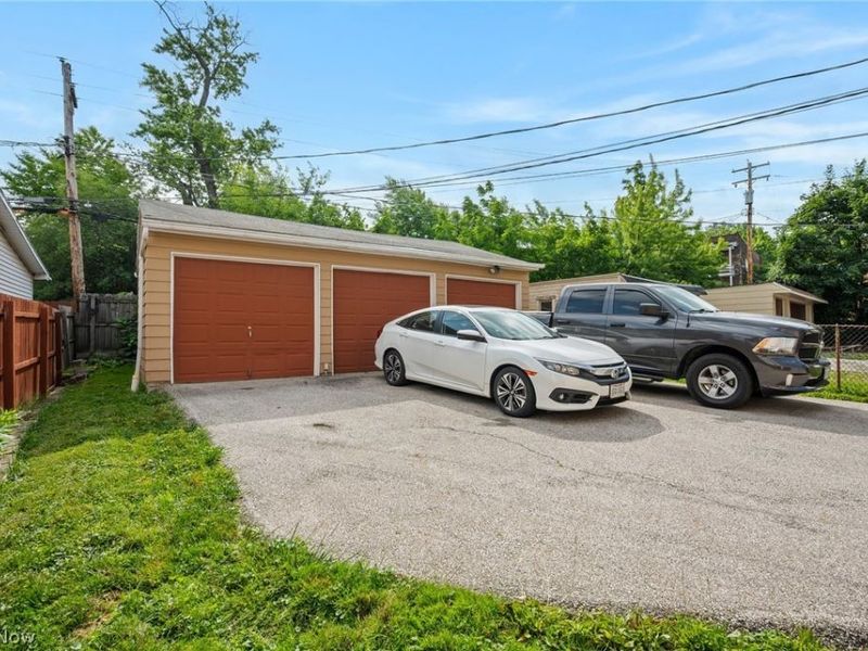 1703-1705 Glenmont Road , Cleveland Heights, OH 44118 Photo 2
