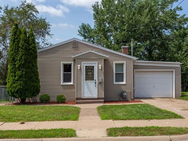 2665 University Avenue, Dubuque, IA 52001