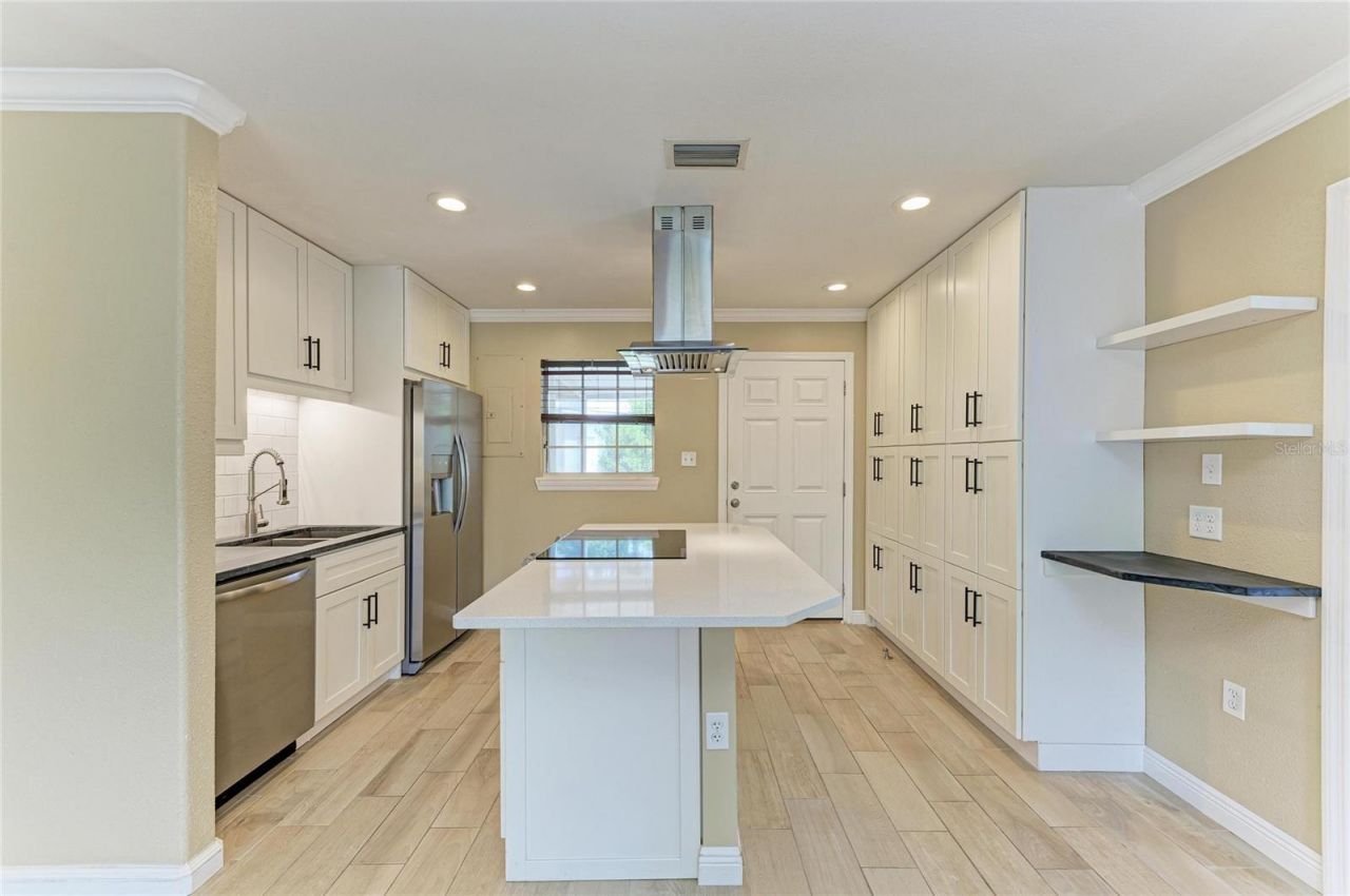 1300 Loma Linda Court , Sarasota, FL 34239 Photo