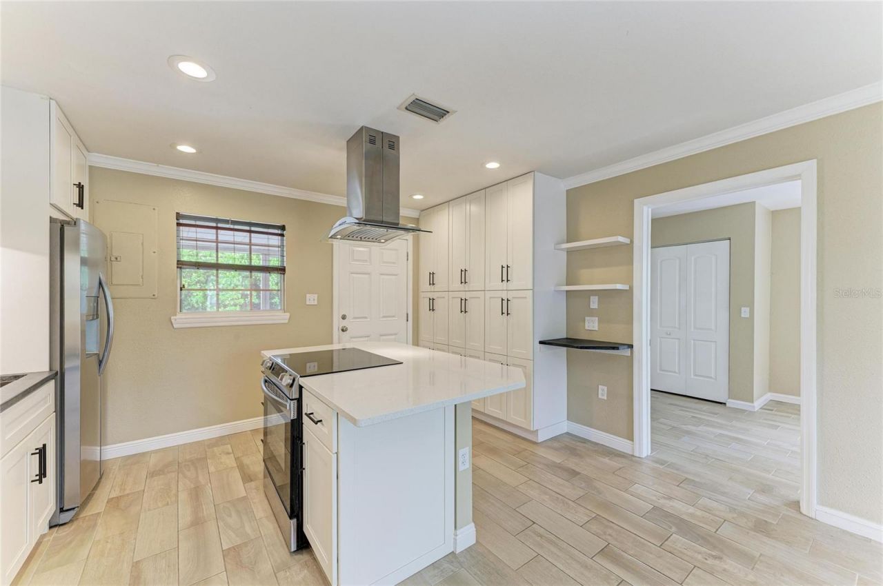 1300 Loma Linda Court , Sarasota, FL 34239 Photo