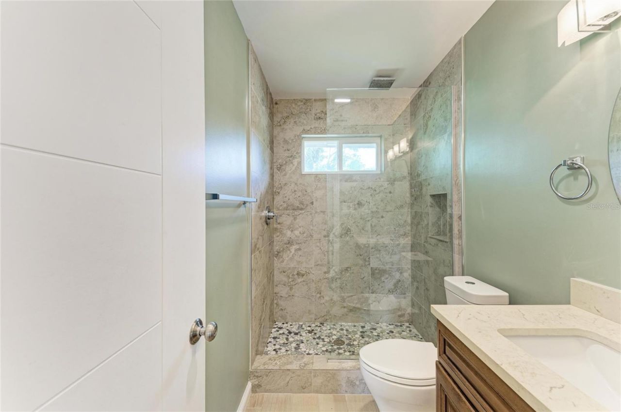 1300 Loma Linda Court , Sarasota, FL 34239 Photo