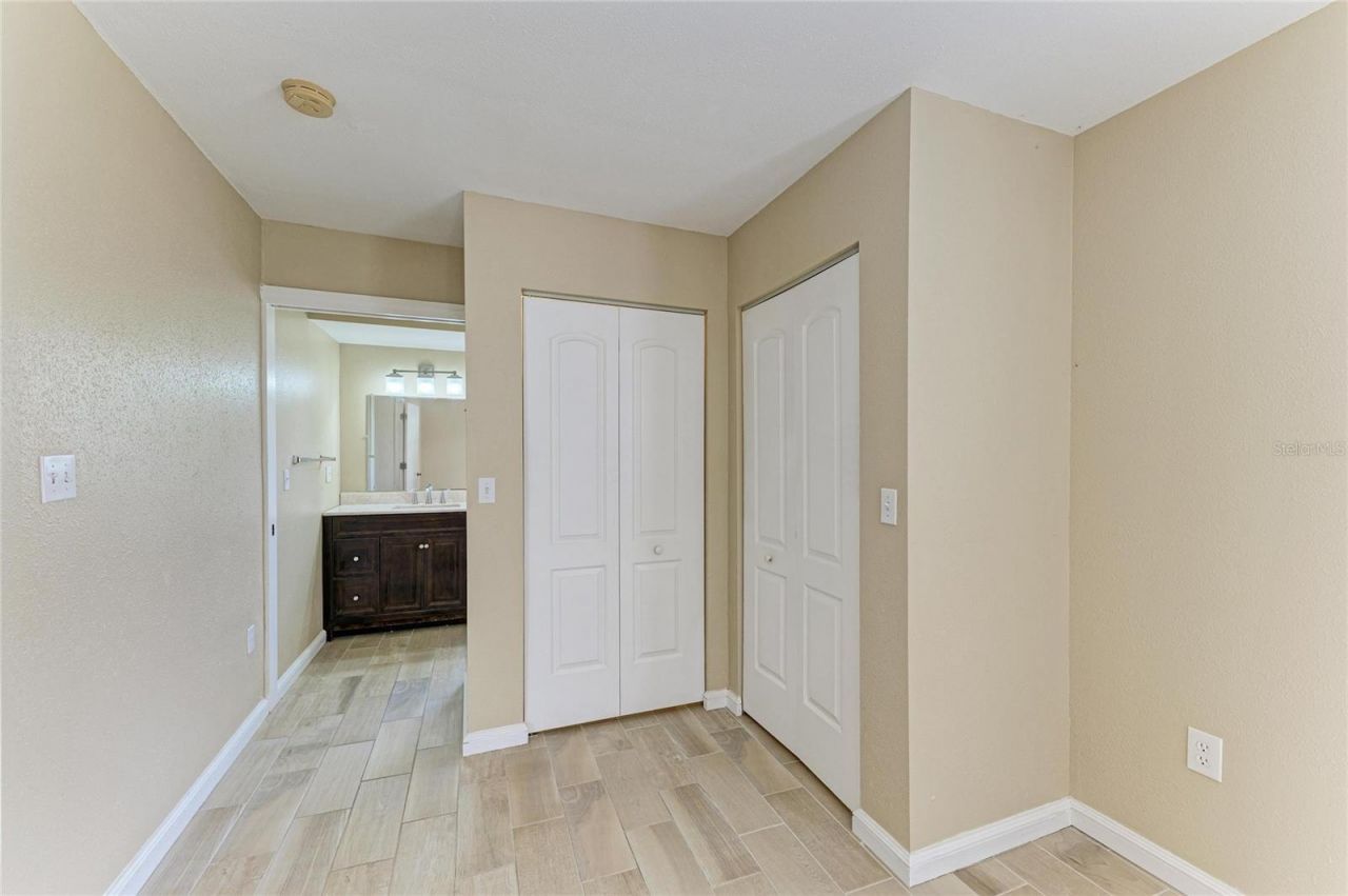 1300 Loma Linda Court , Sarasota, FL 34239 Photo