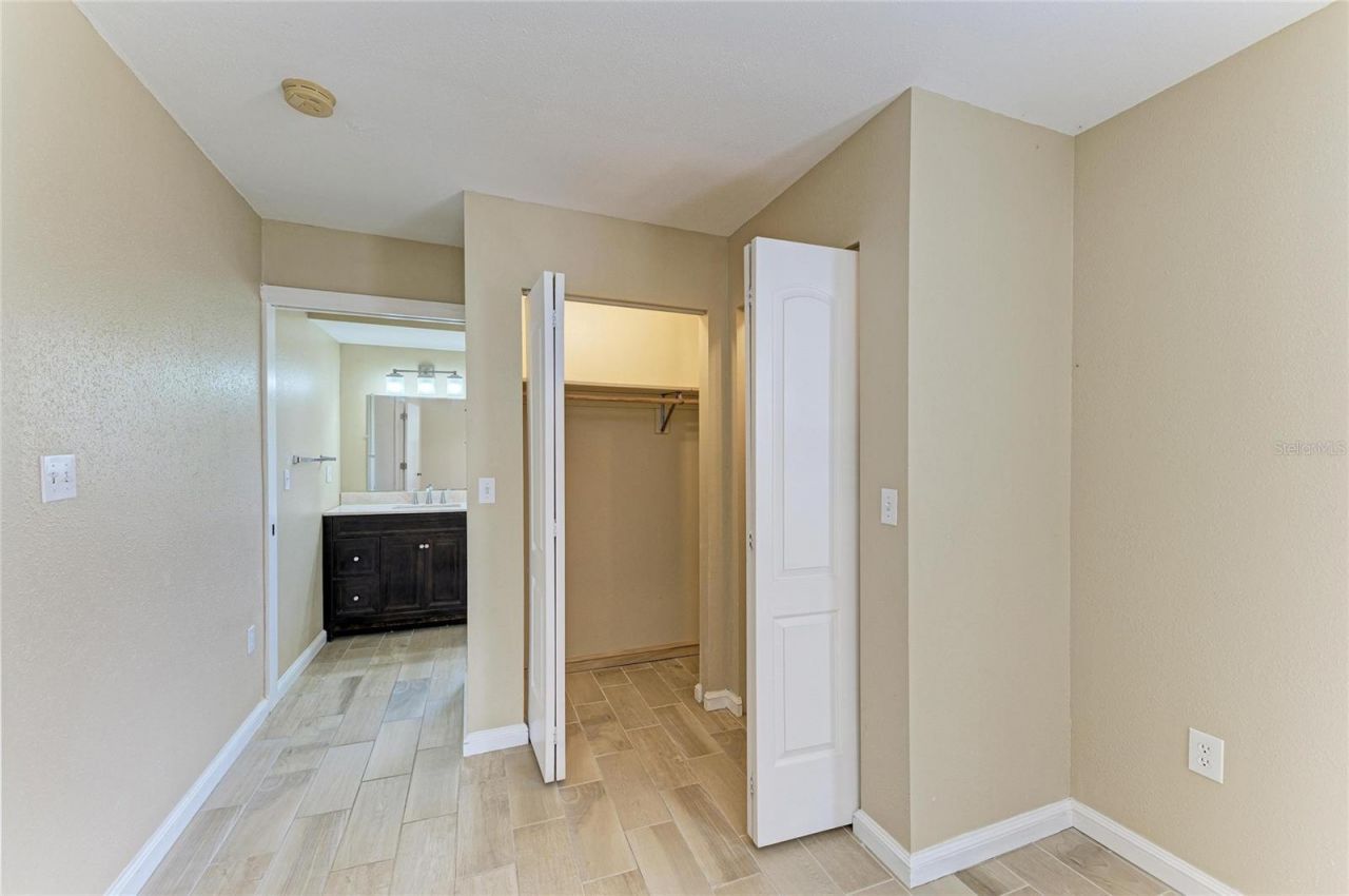 1300 Loma Linda Court , Sarasota, FL 34239 Photo