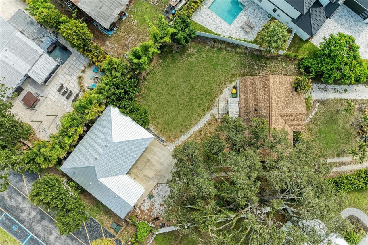 1300 Loma Linda Court , Sarasota, FL 34239 Photo