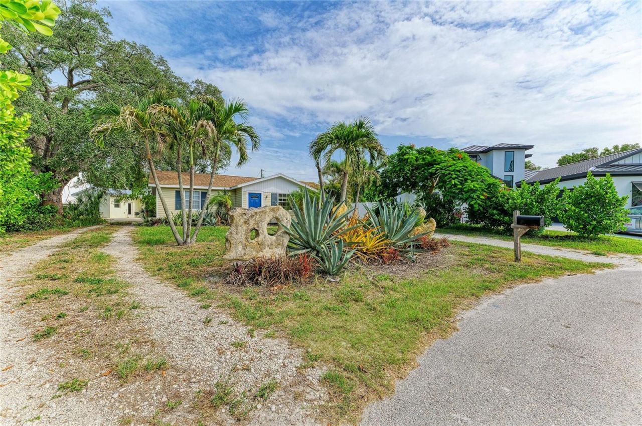 1300 Loma Linda Court , Sarasota, FL 34239 Photo