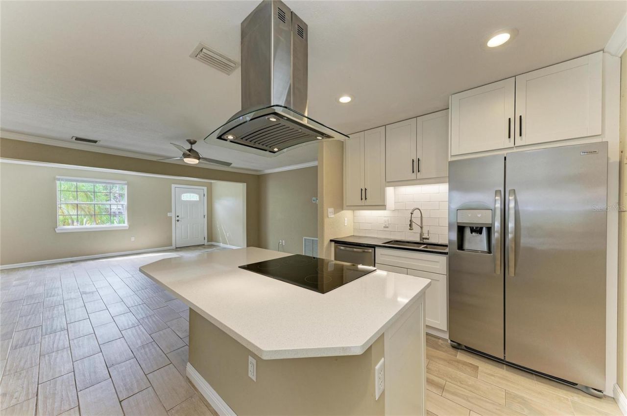 1300 Loma Linda Court , Sarasota, FL 34239 Photo