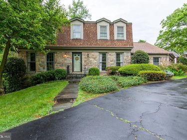 6034 CHESTERBROOK ROAD , Unit B, MCLEAN, VA 22101