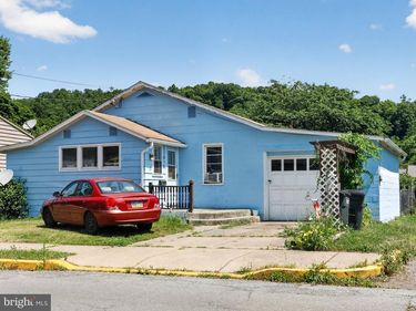 10 W SHERMAN STREET, MOUNT UNION, PA 17066