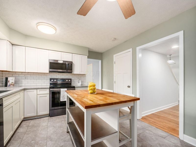 3800 Dinsmore Castle Drive , Columbus, OH 43221 Photo 10
