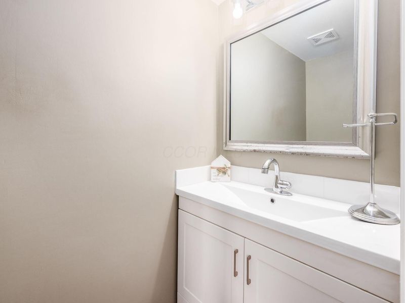 3800 Dinsmore Castle Drive , Columbus, OH 43221 Photo 14