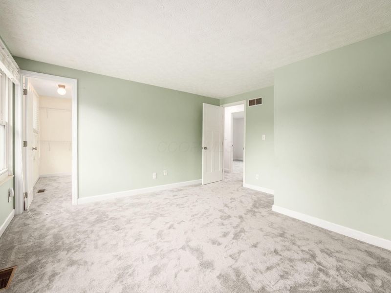 3800 Dinsmore Castle Drive , Columbus, OH 43221 Photo 17