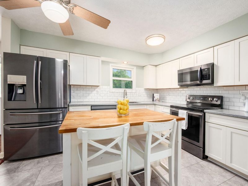 3800 Dinsmore Castle Drive , Columbus, OH 43221 Photo 9