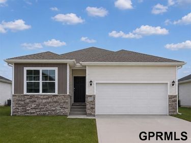 11981 S 114th Avenue, Papillion, NE 68046
