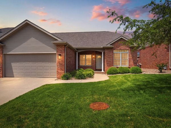 5 Spring Ridge Circle , Bloomington, IL 61704
