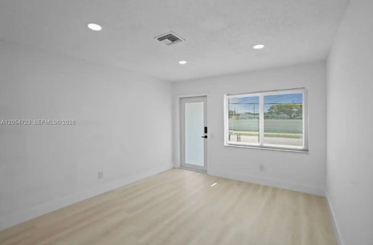 801 NW 105th St, Miami, FL 33150 Photo