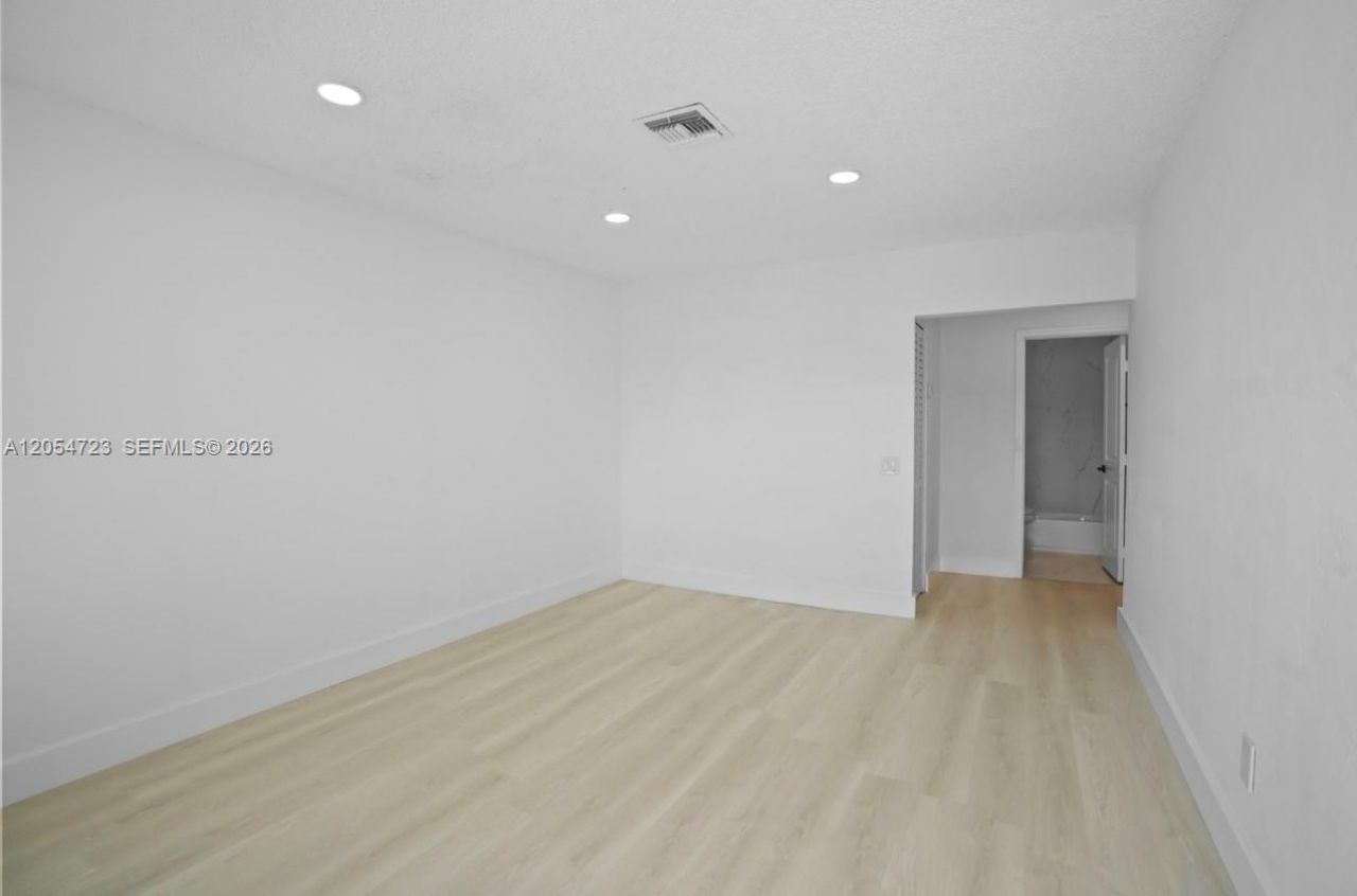 801 NW 105th St, Miami, FL 33150 Photo