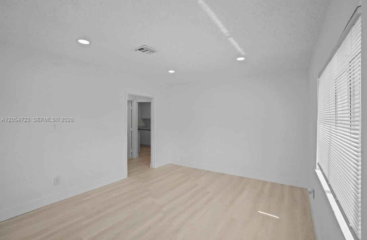 801 NW 105th St, Miami, FL 33150 Photo