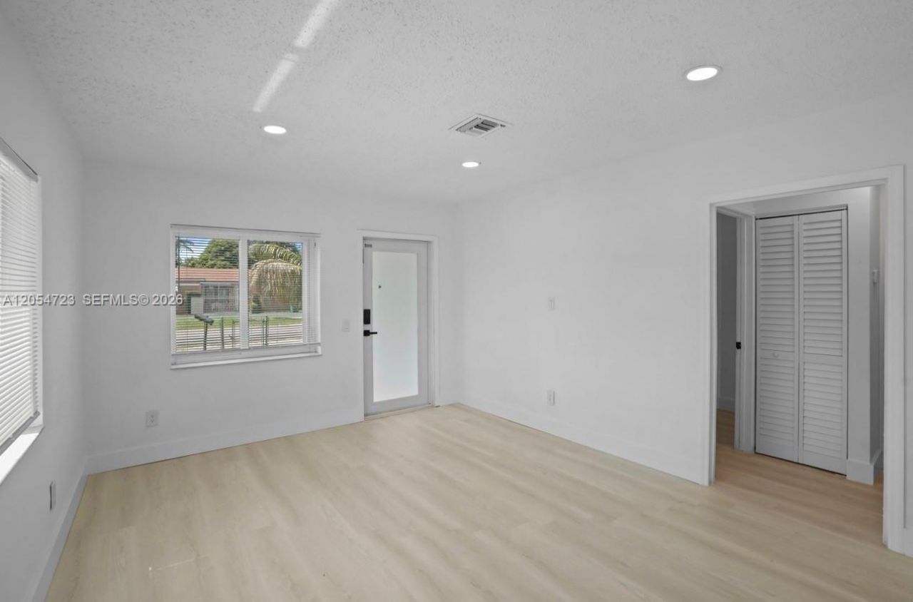 801 NW 105th St, Miami, FL 33150 Photo