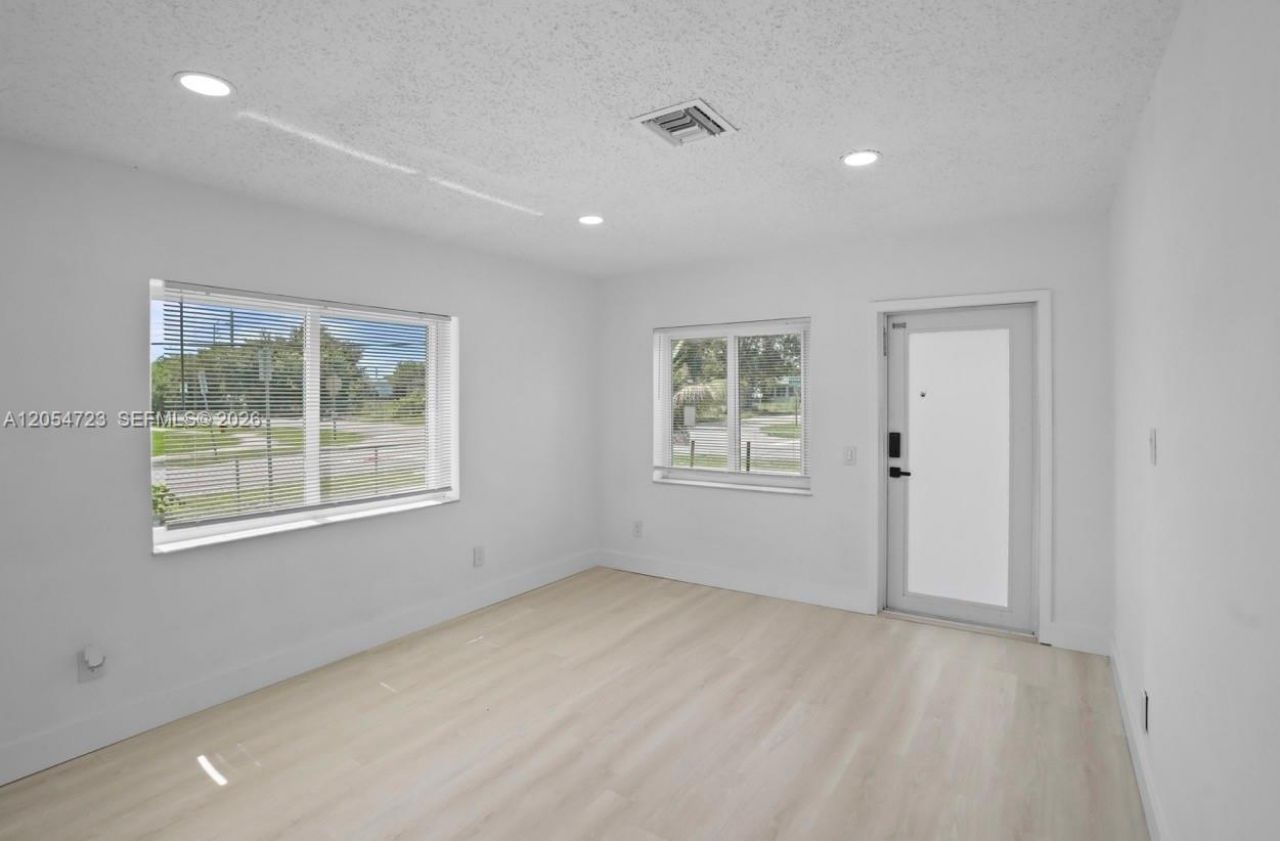 801 NW 105th St, Miami, FL 33150 Photo
