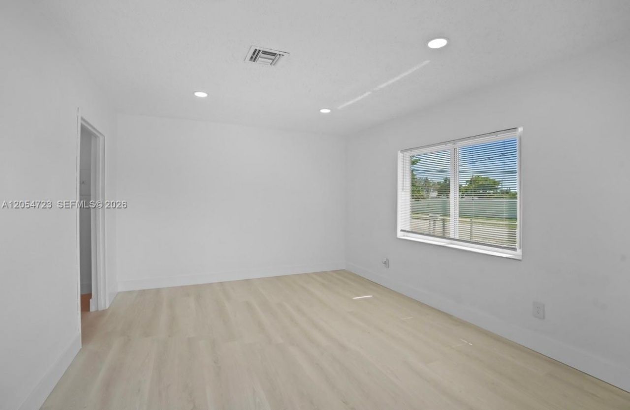 801 NW 105th St, Miami, FL 33150 Photo