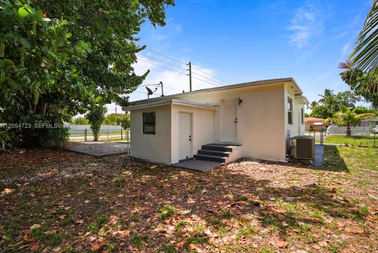 801 NW 105th St, Miami, FL 33150 Photo
