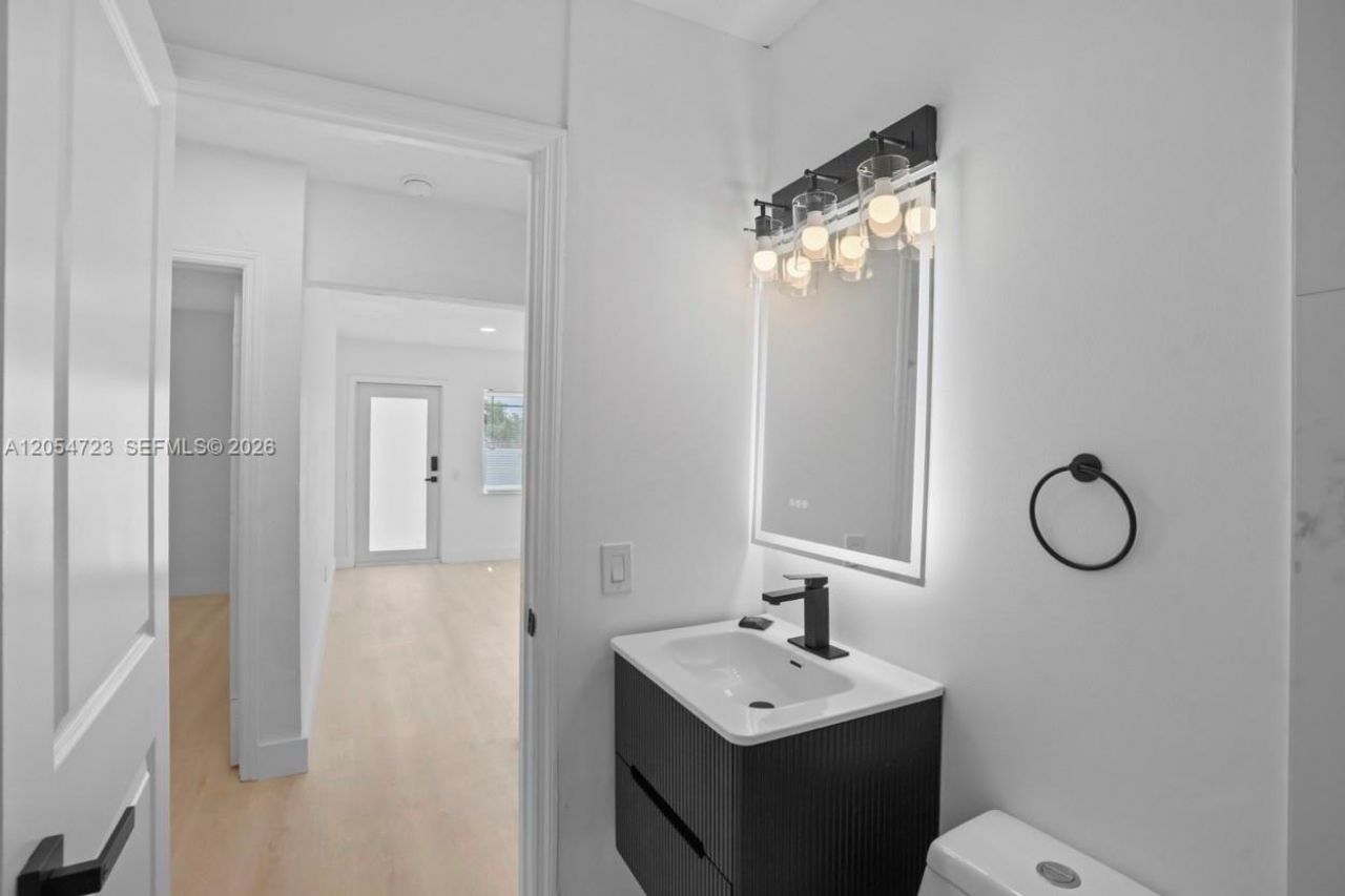 801 NW 105th St, Miami, FL 33150 Photo