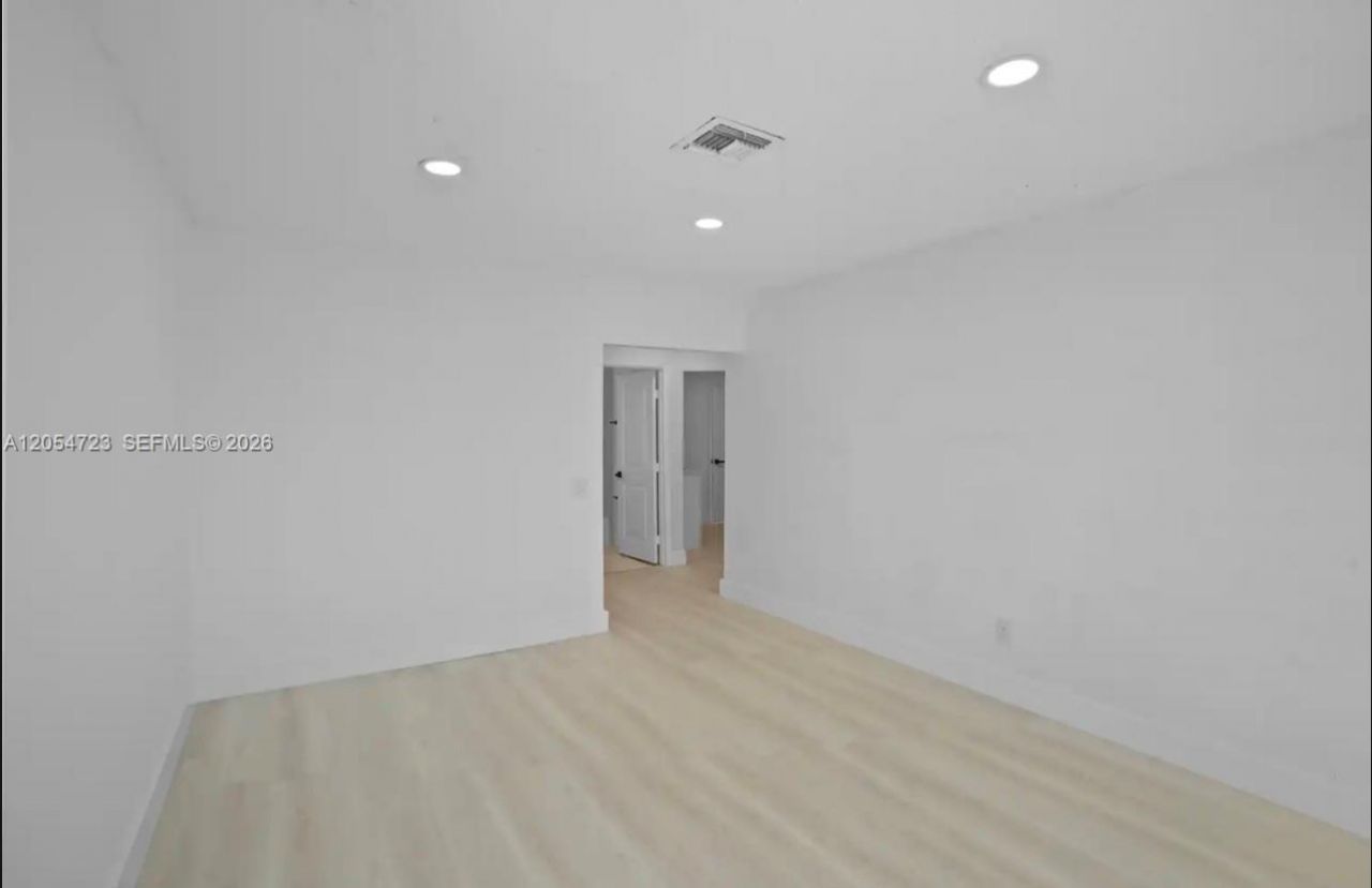 801 NW 105th St, Miami, FL 33150 Photo