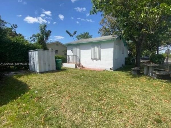 1904 NW 71st St , Miami, FL 33147