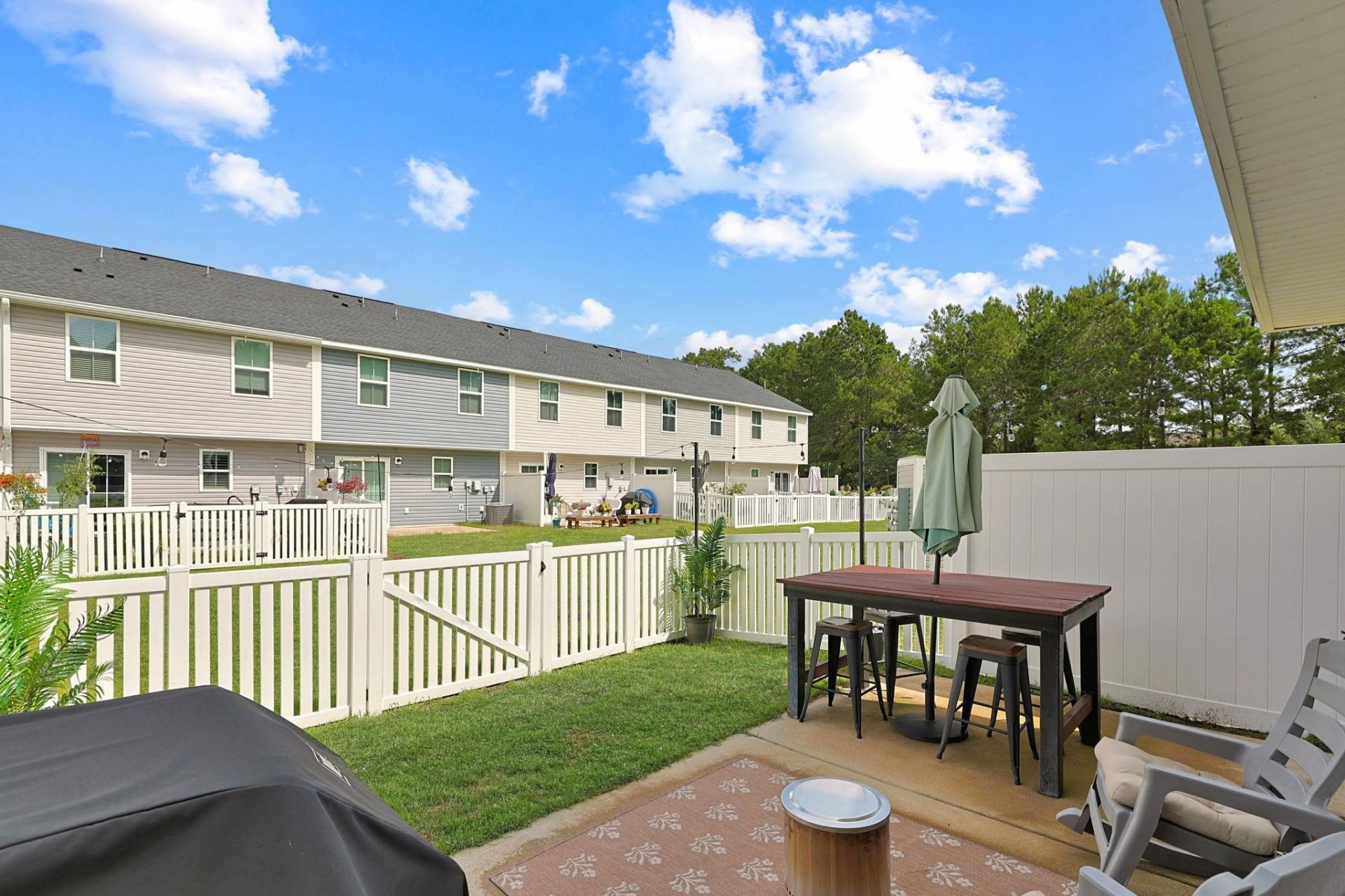 405 El Camino Dr.  Photo 24