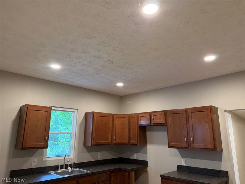 858 Forrest Drive , Akron, OH 44306 Photo 7