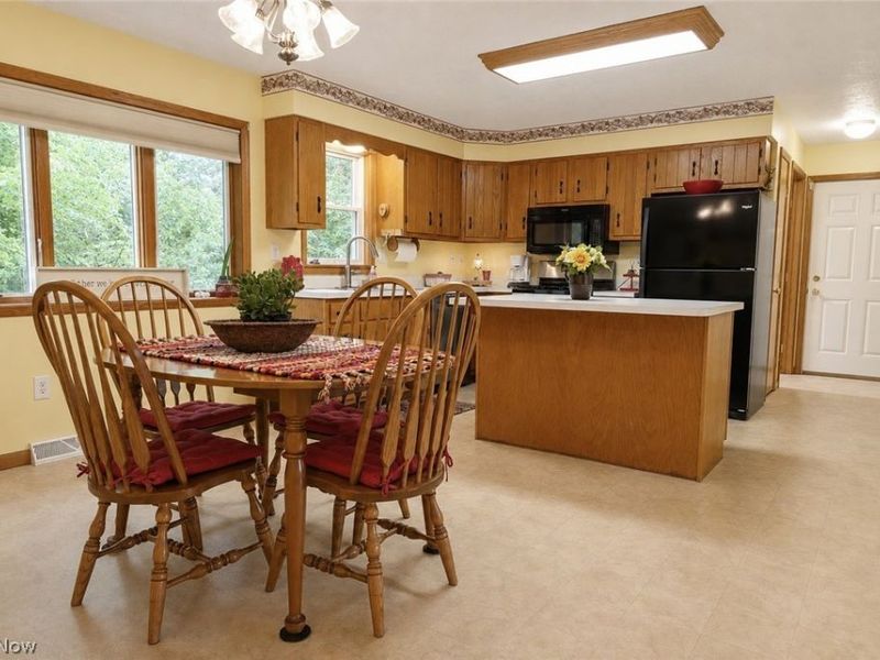 6077 Weaver Road, Conneaut, OH 44030 Photo 2