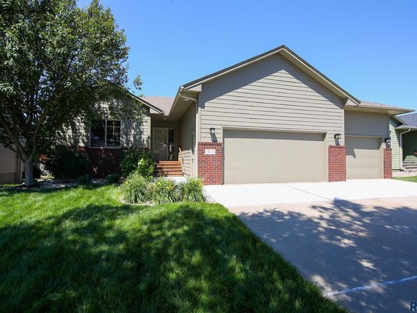 1917 S Shaw Ave, Sioux Falls, SD 57106